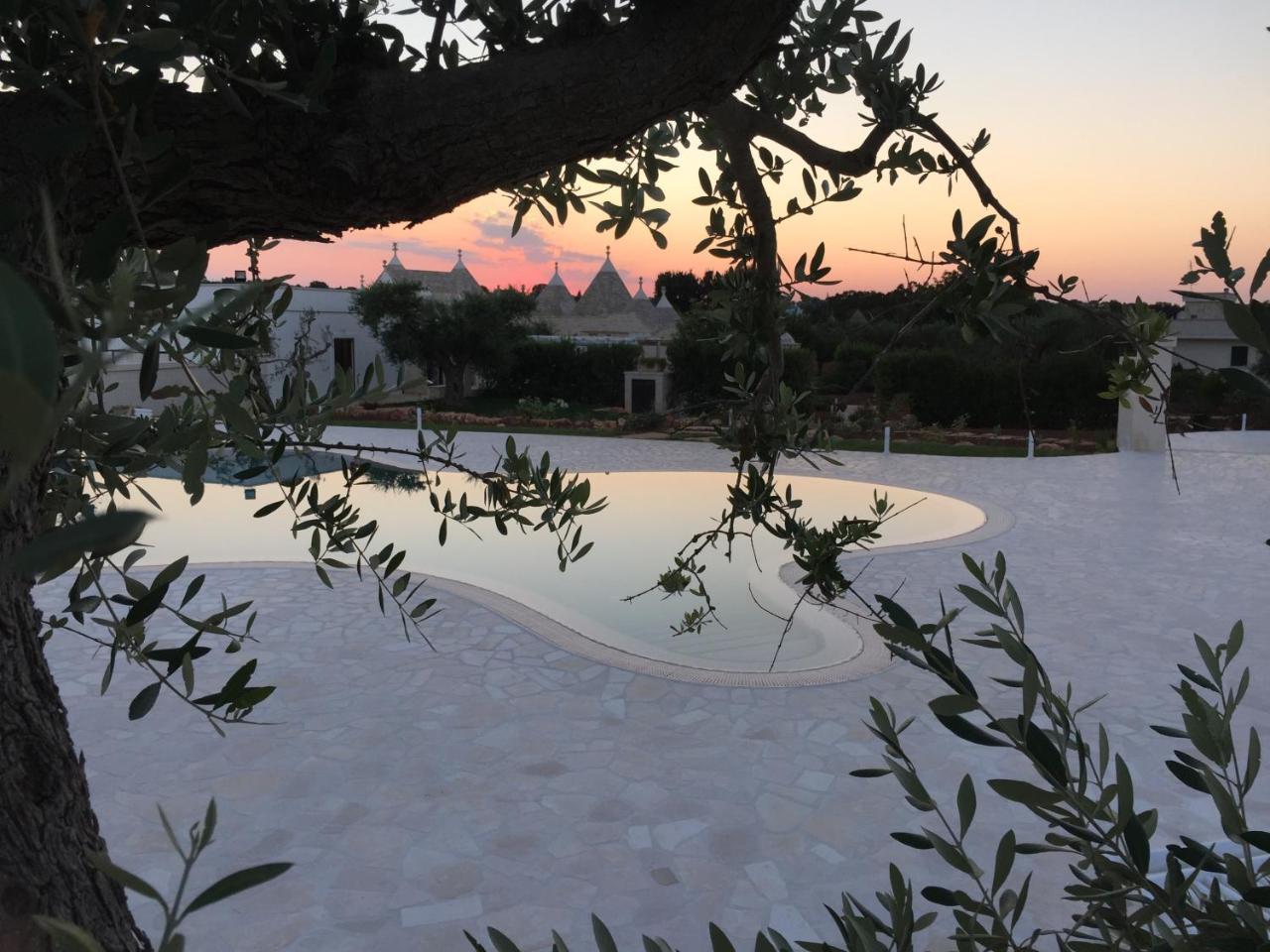 Trulli Isago Bed & Breakfast Locorotondo Dış mekan fotoğraf